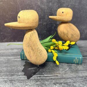 Rustic Distressed Wood Duck Pair with Metal Feet Farmhouse Shelf Decor
